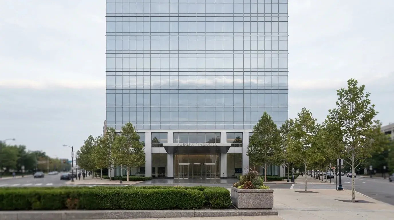 Fotografía de un edificio de oficinas corporativas con fachada de cristal, simbolizando la regulación y la supervisión del sector del juego.